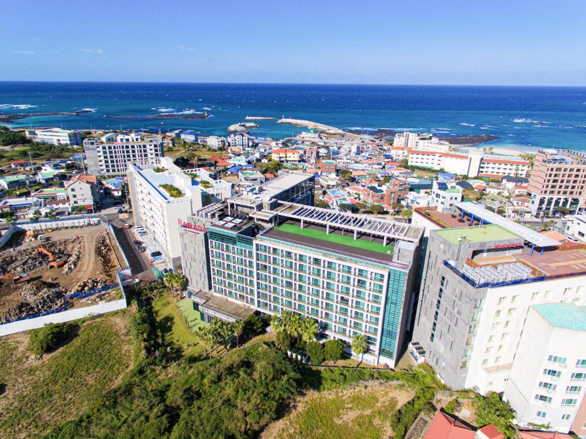 Ramada By Wyndham Jeju Hamdeok Hotel Exterior foto