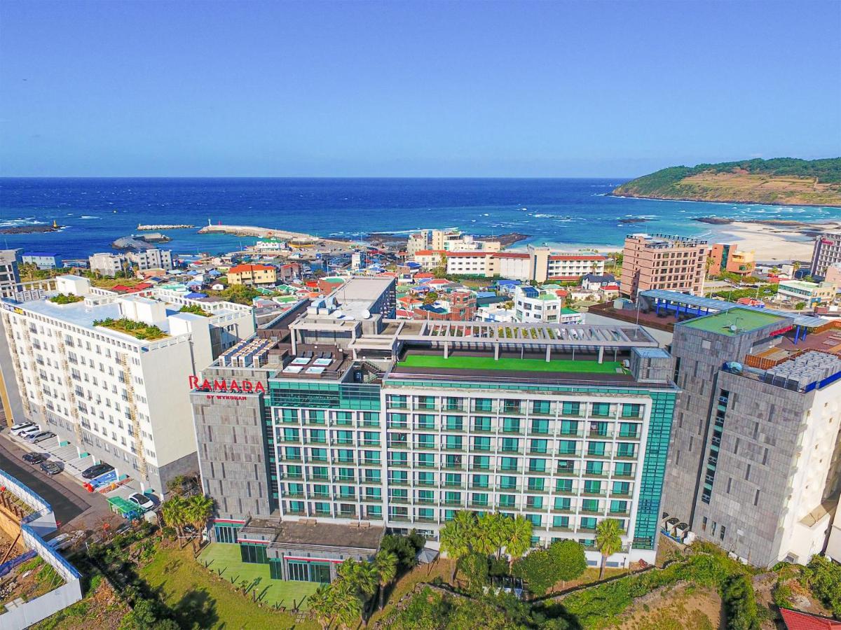 Ramada By Wyndham Jeju Hamdeok Hotel Exterior foto
