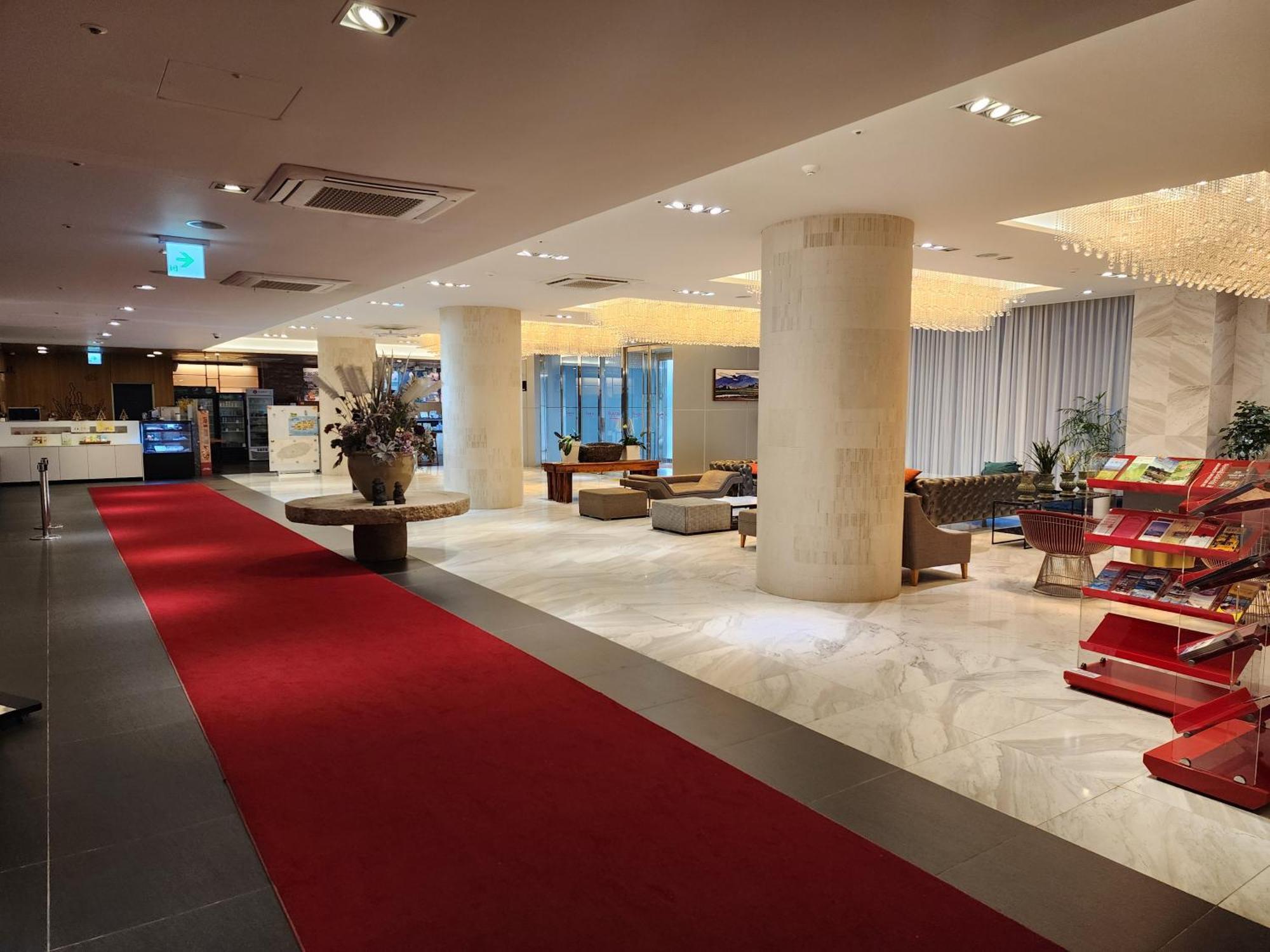 Ramada By Wyndham Jeju Hamdeok Hotel Exterior foto