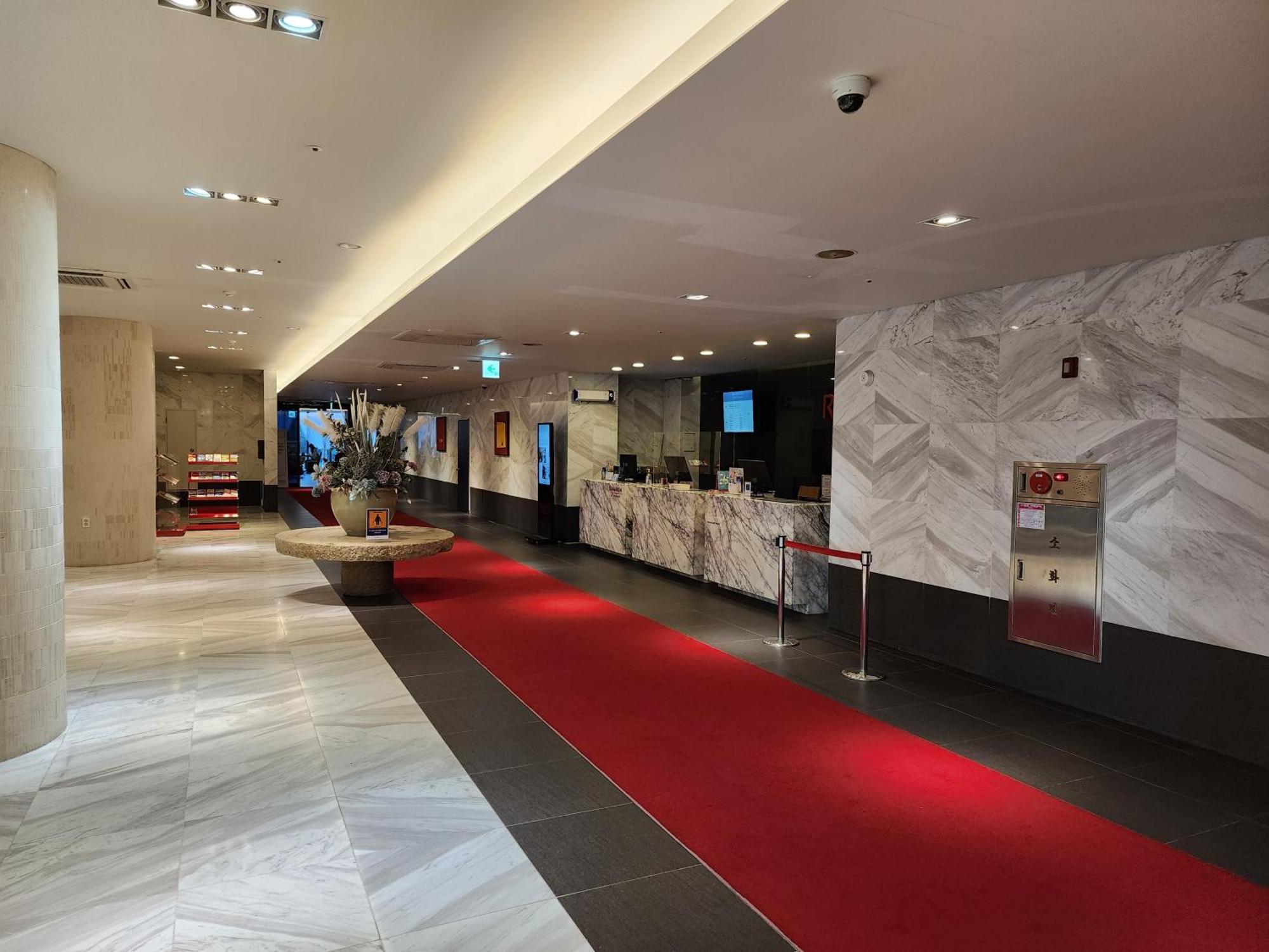 Ramada By Wyndham Jeju Hamdeok Hotel Exterior foto