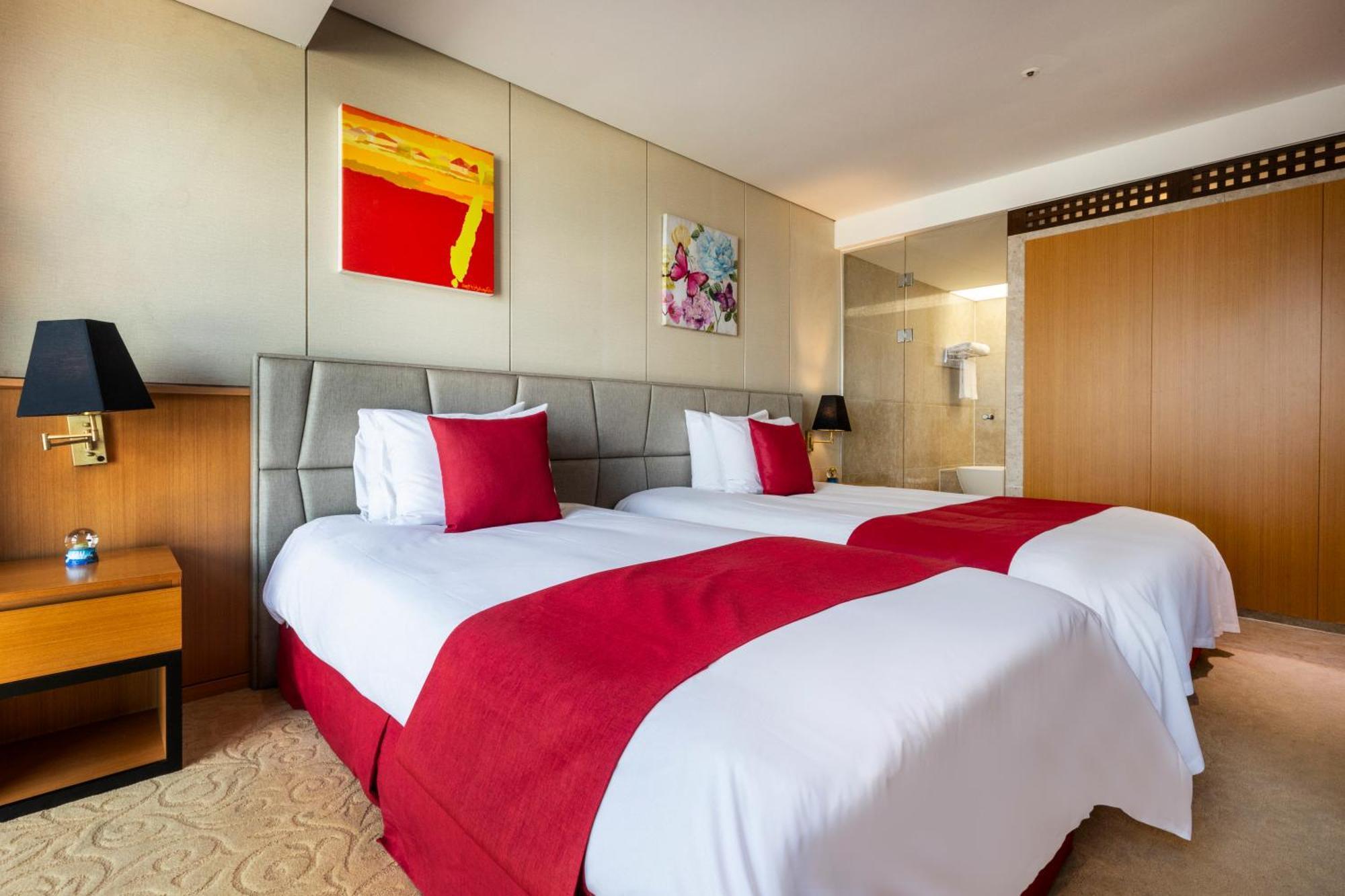 Ramada By Wyndham Jeju Hamdeok Hotel Exterior foto