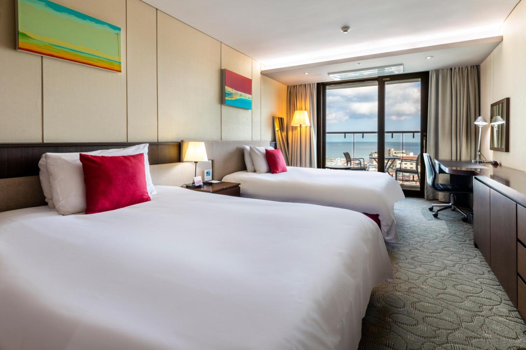 Ramada By Wyndham Jeju Hamdeok Hotel Exterior foto