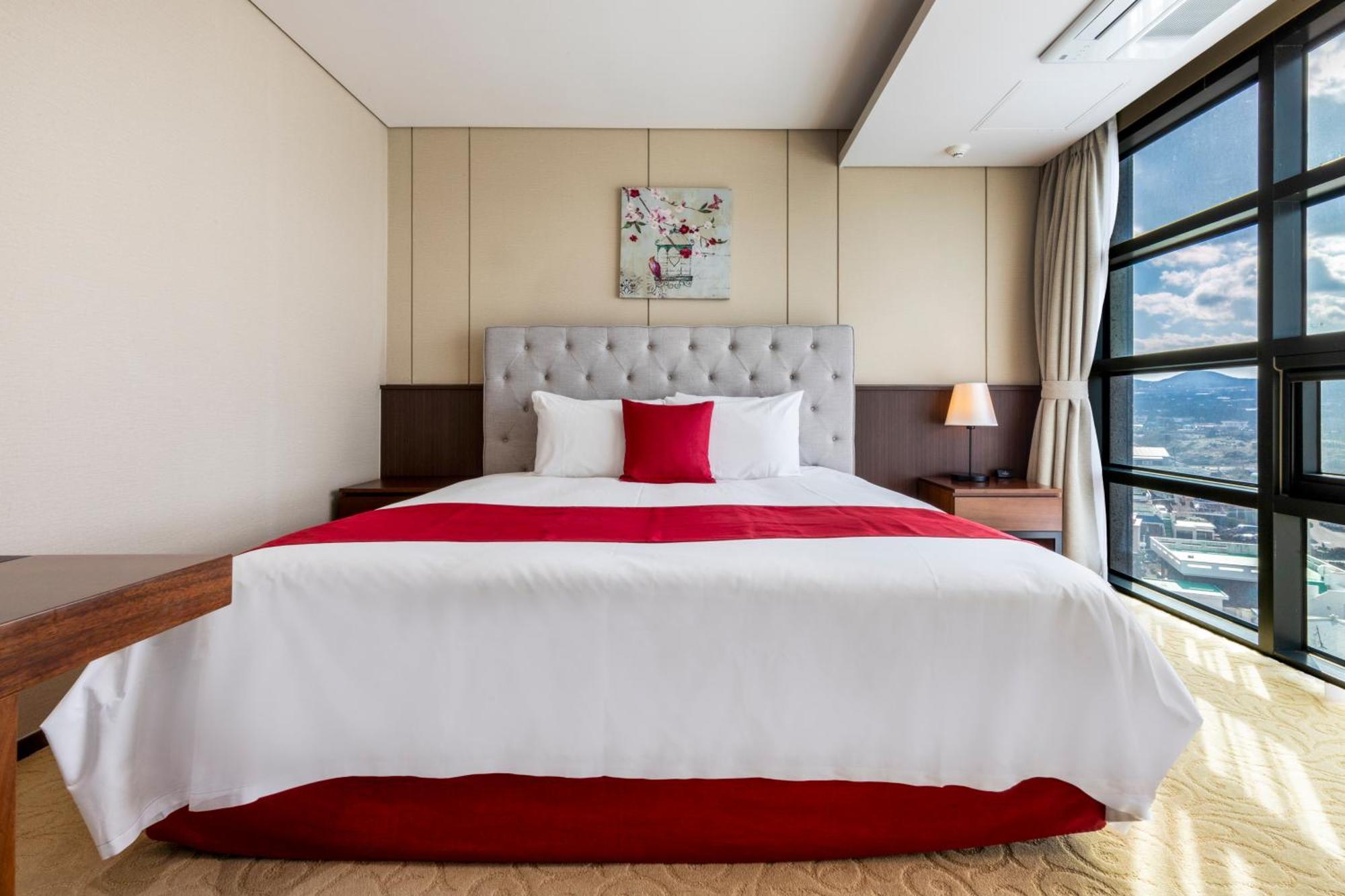 Ramada By Wyndham Jeju Hamdeok Hotel Exterior foto