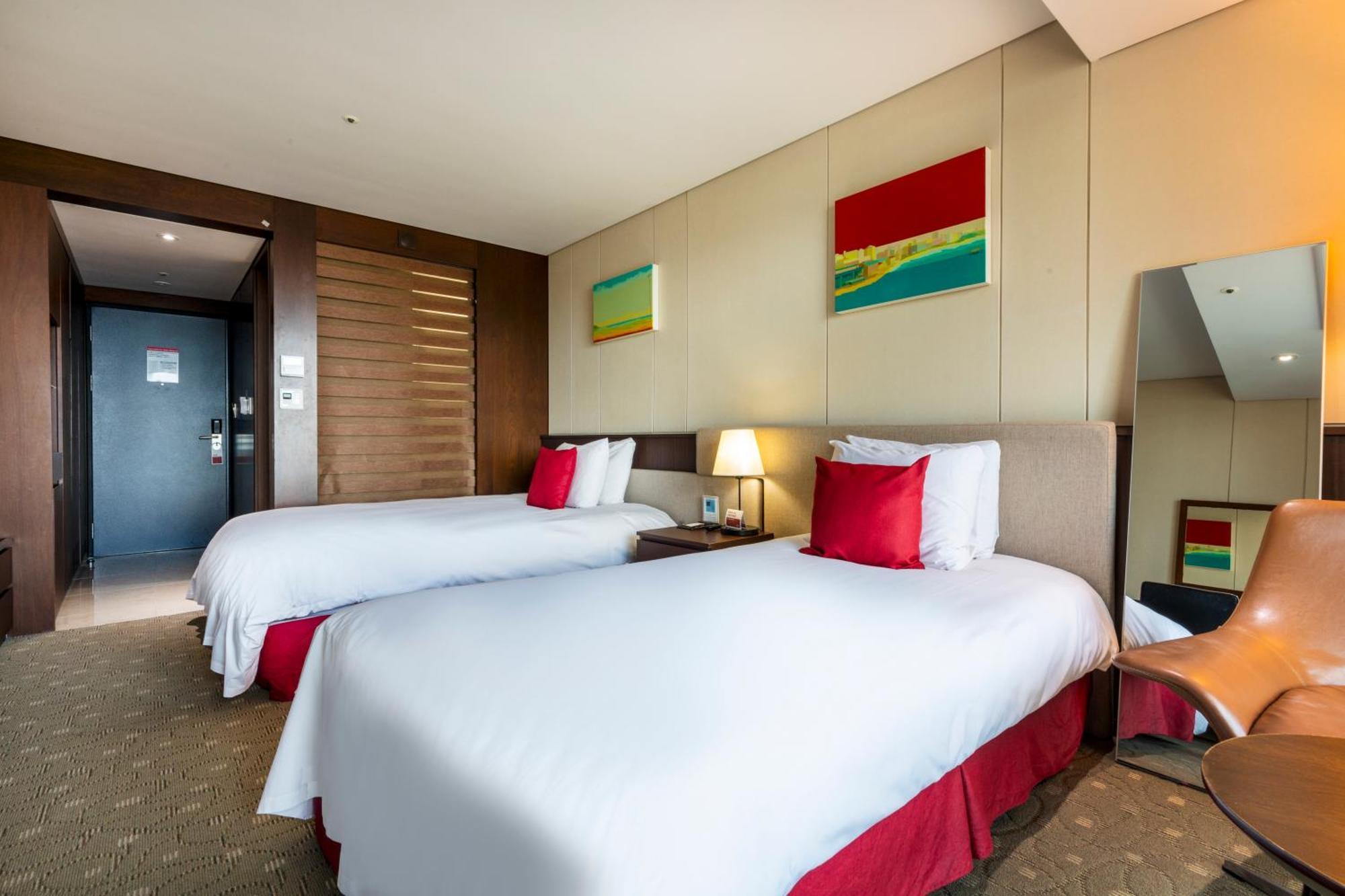Ramada By Wyndham Jeju Hamdeok Hotel Exterior foto