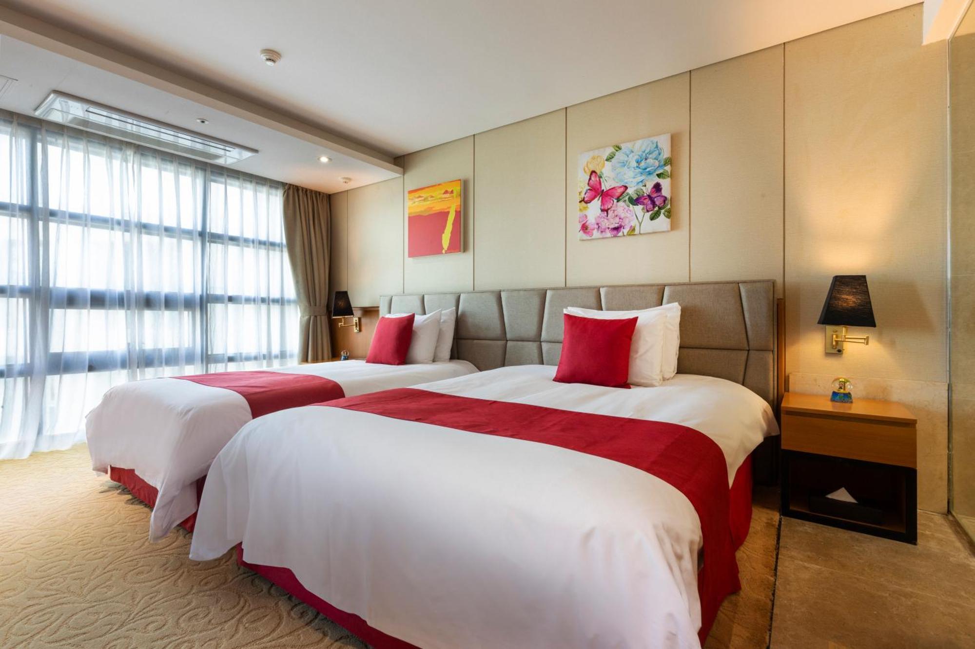 Ramada By Wyndham Jeju Hamdeok Hotel Exterior foto