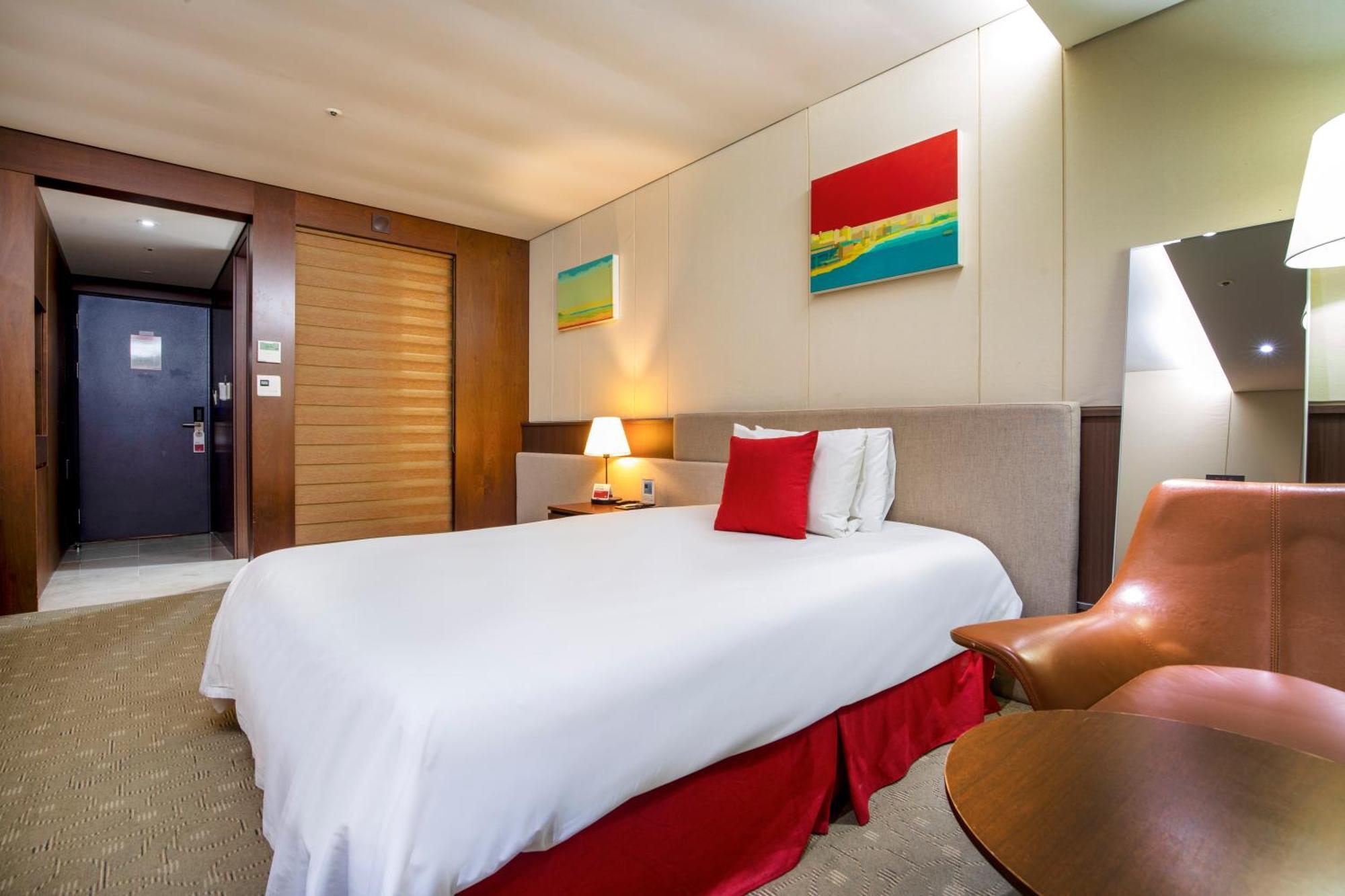 Ramada By Wyndham Jeju Hamdeok Hotel Exterior foto
