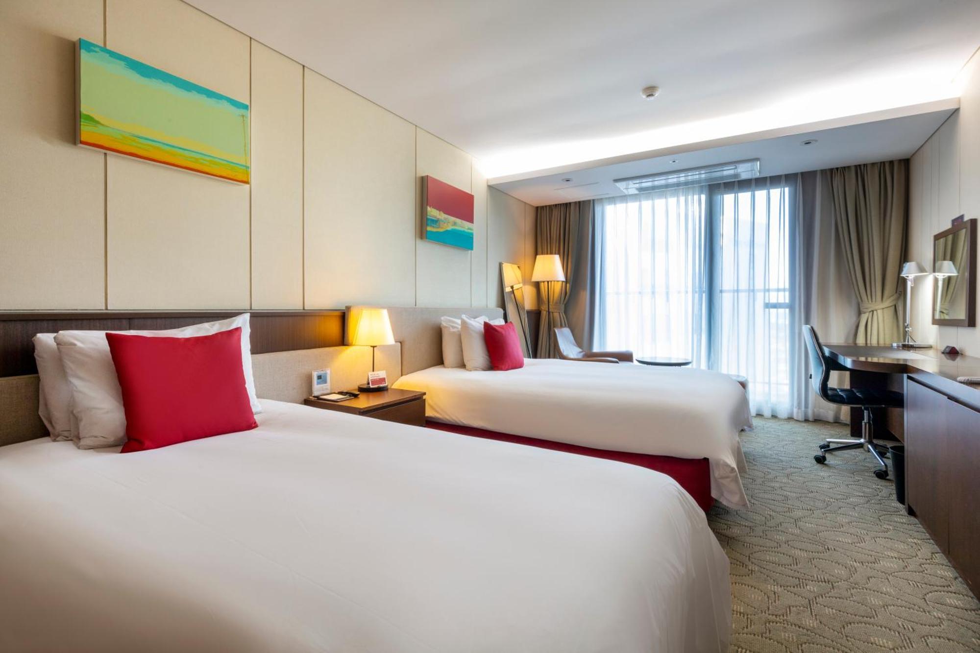 Ramada By Wyndham Jeju Hamdeok Hotel Exterior foto