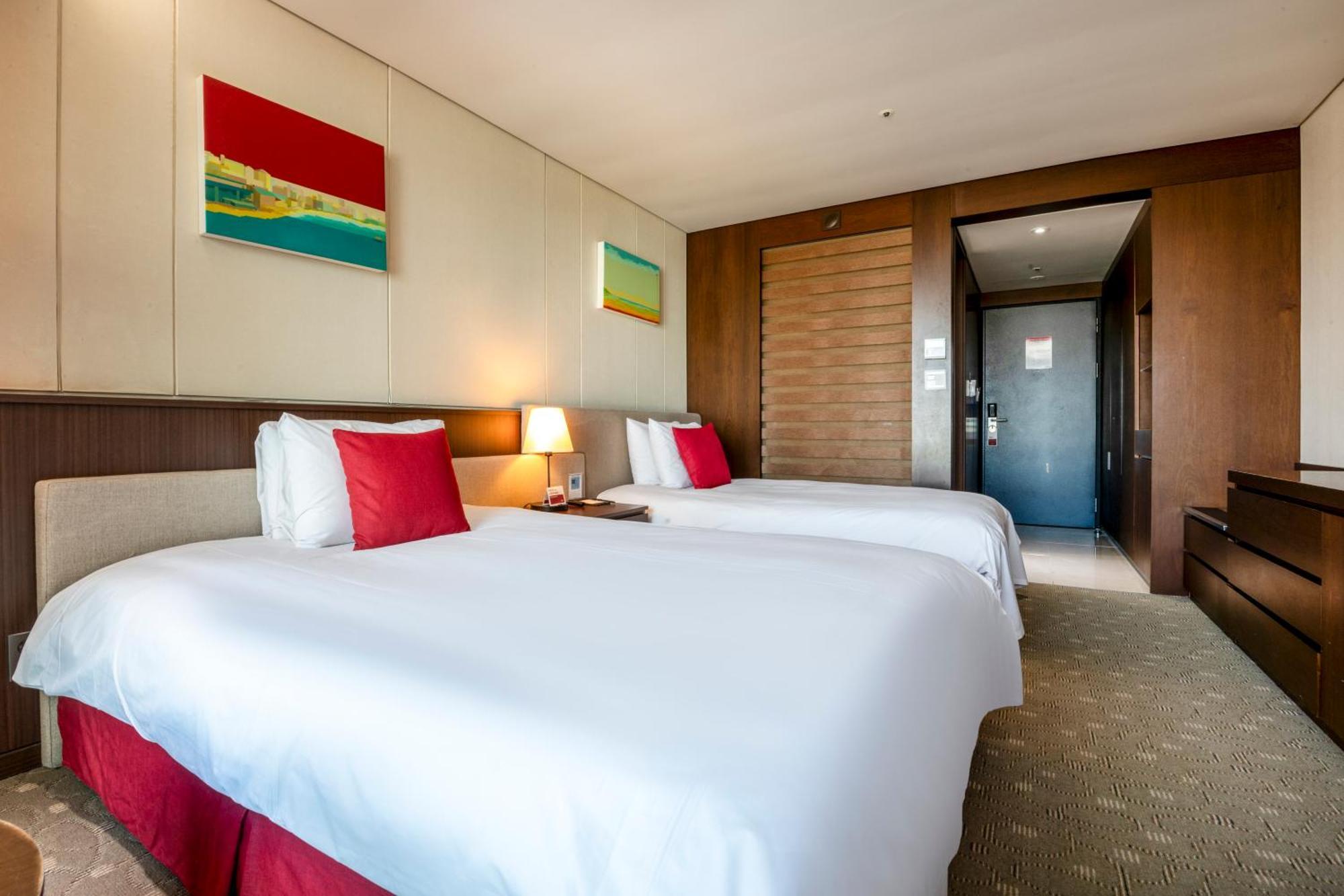 Ramada By Wyndham Jeju Hamdeok Hotel Exterior foto