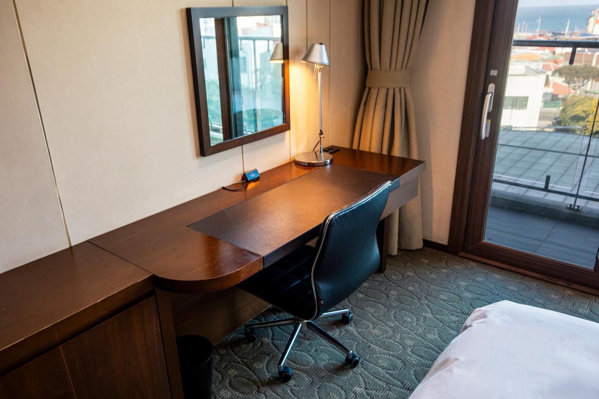 Ramada By Wyndham Jeju Hamdeok Hotel Exterior foto